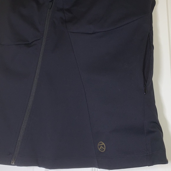 Kinflyte Braless wonder with a front zipper closure - Picture 3 of 4